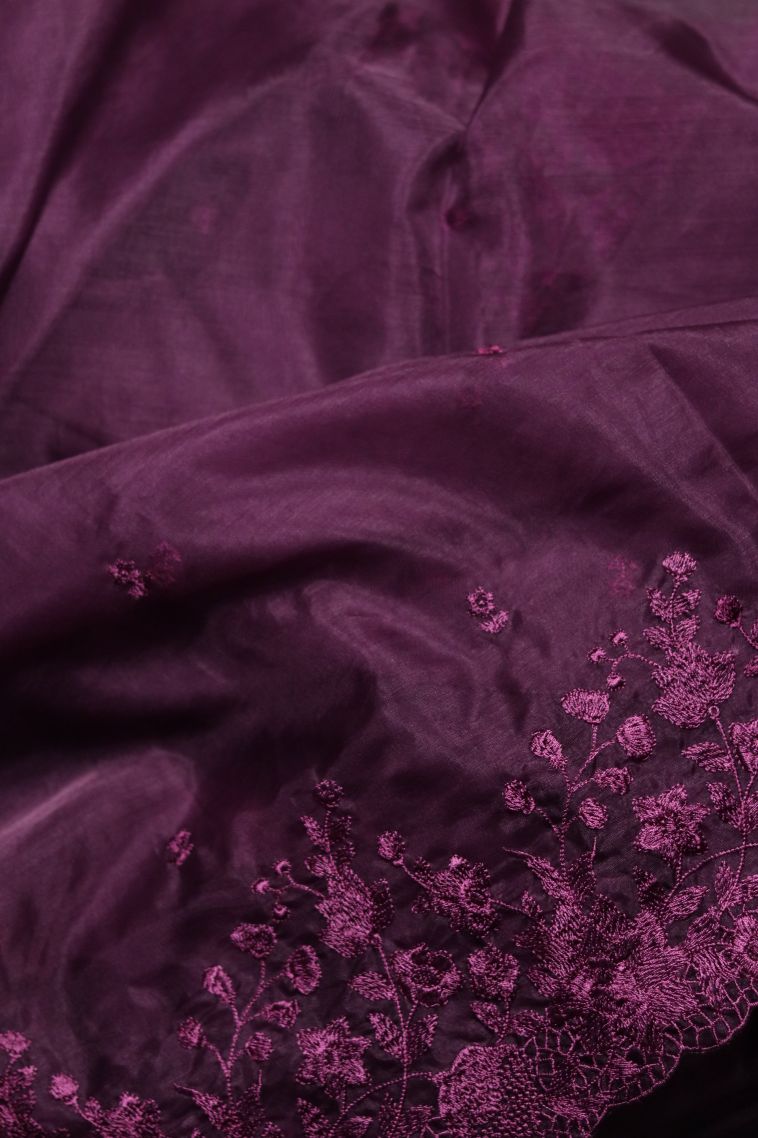 Classic Handwoven Organza Saree Featuring Floral Buti Patterns view 4