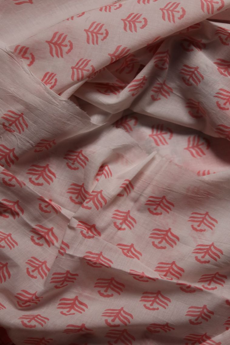 Elegant Pastel Pink Mul Cotton Saree with Subtle Floral Detailing view 3