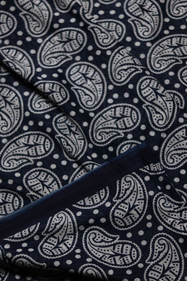 Elegant Navy Blue Mul Cotton Saree with Rich Paisley Detailing view 4