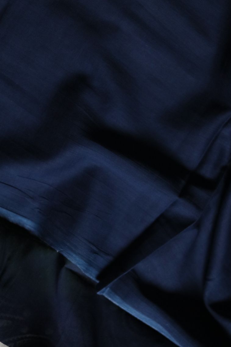 Elegant Navy Blue Mul Cotton Saree with Rich Paisley Detailing view 3